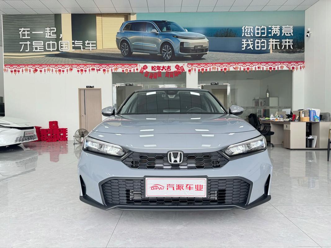 女人开思域还是卡罗拉,本田思域2025款落地价多少钱